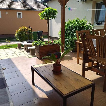 Kurucz Vendégház Hajdúszoboszló Esterno foto