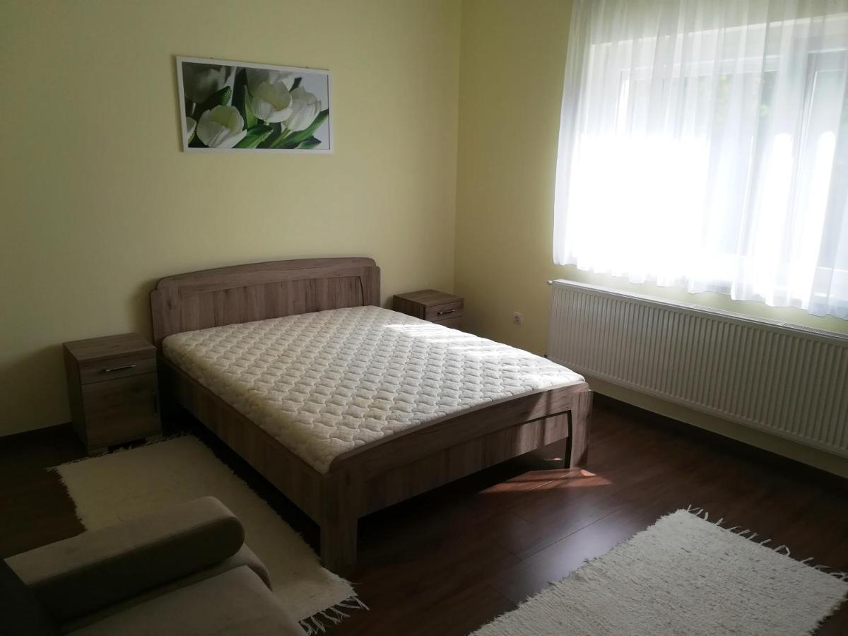 Kurucz Vendégház Hajdúszoboszló Esterno foto