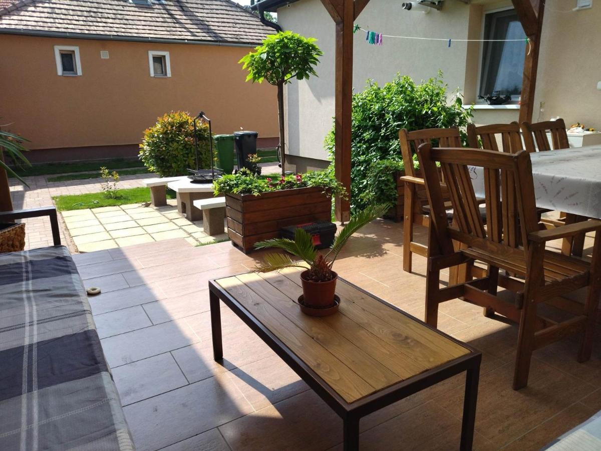 Kurucz Vendégház Hajdúszoboszló Esterno foto
