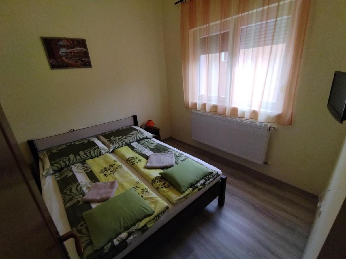 Kurucz Vendégház Hajdúszoboszló Esterno foto