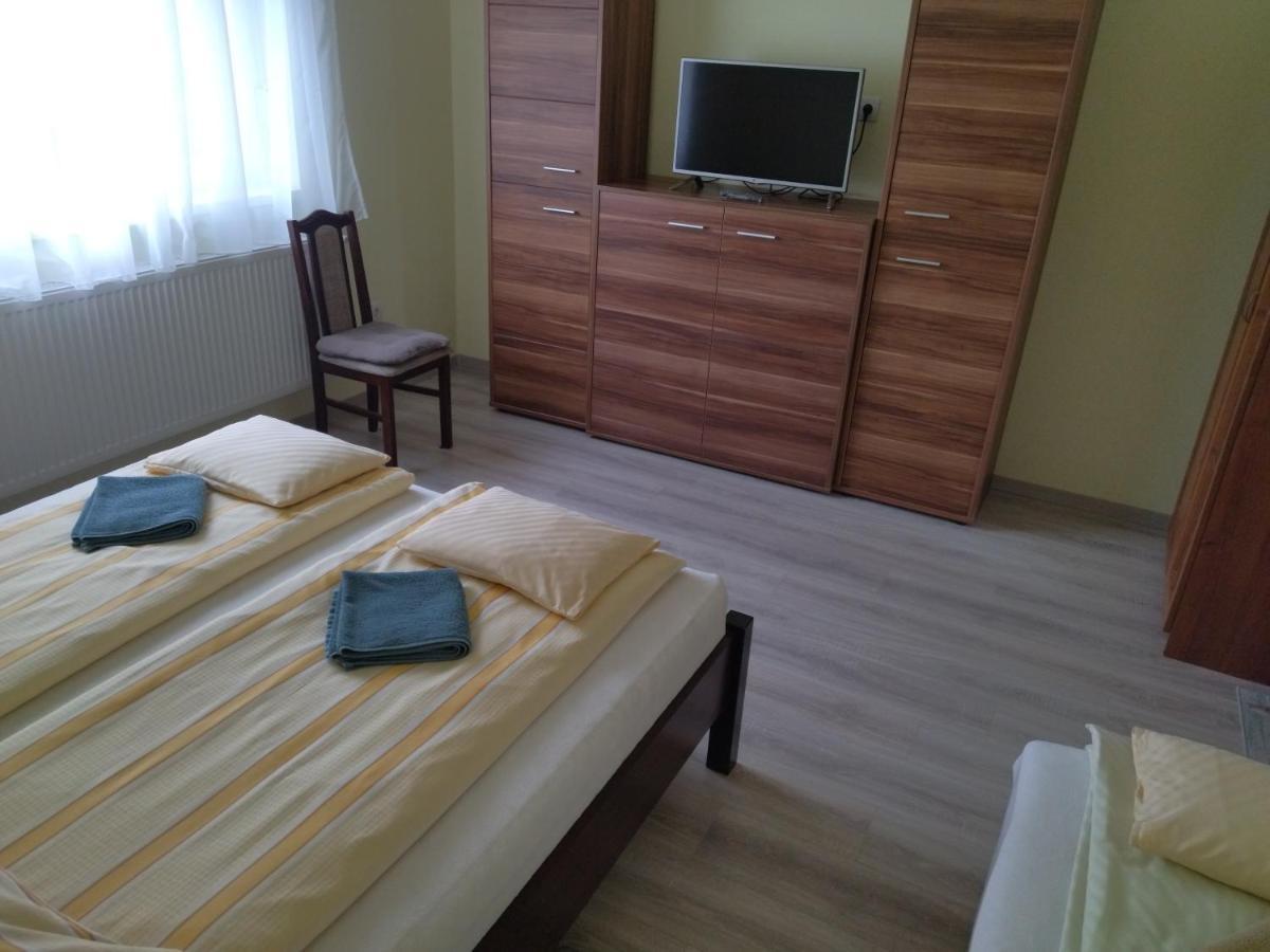 Kurucz Vendégház Hajdúszoboszló Esterno foto